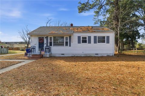 Photo of 9 Gay Drive, Newport News, VA 23606 (MLS # 10613560)