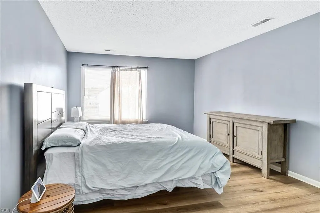 Virginia Beach, Virginia 23454, United States, 3 Bedrooms Bedrooms, ,3 BathroomsBathrooms,Residential,Pending,112292