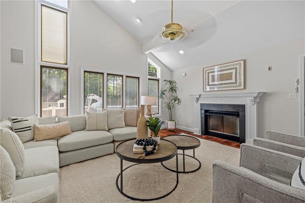 1013 Ditchley RD