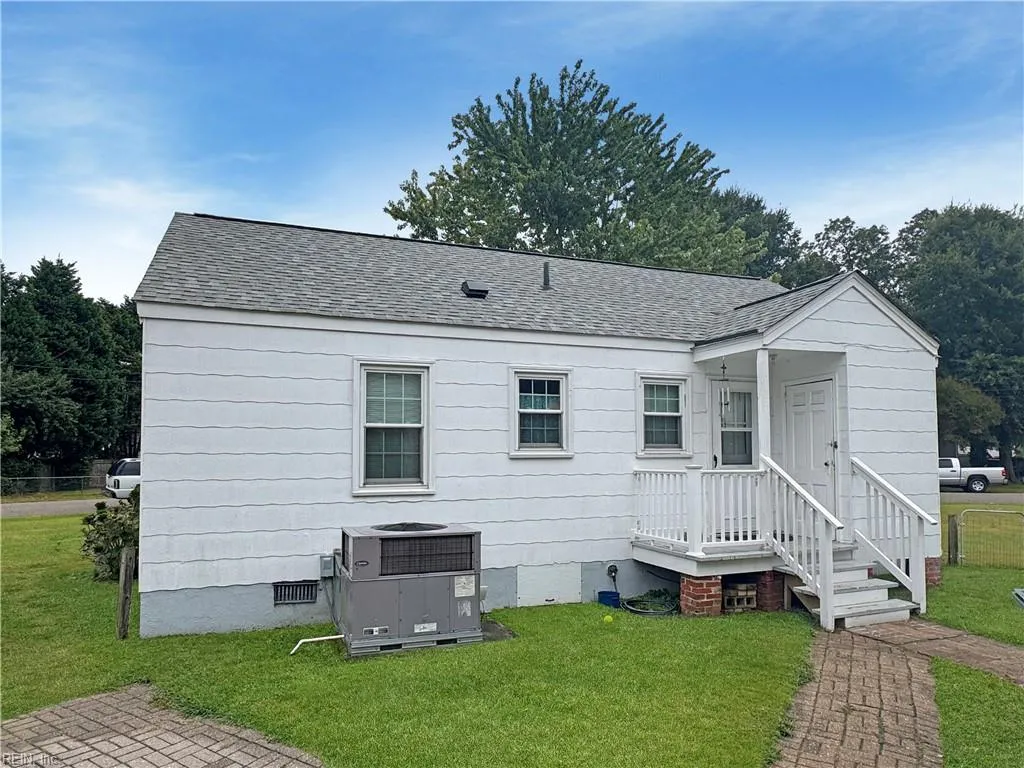 Hampton, Virginia 23669, United States, 3 Bedrooms Bedrooms, ,1 BathroomBathrooms,Residential,Active,208372