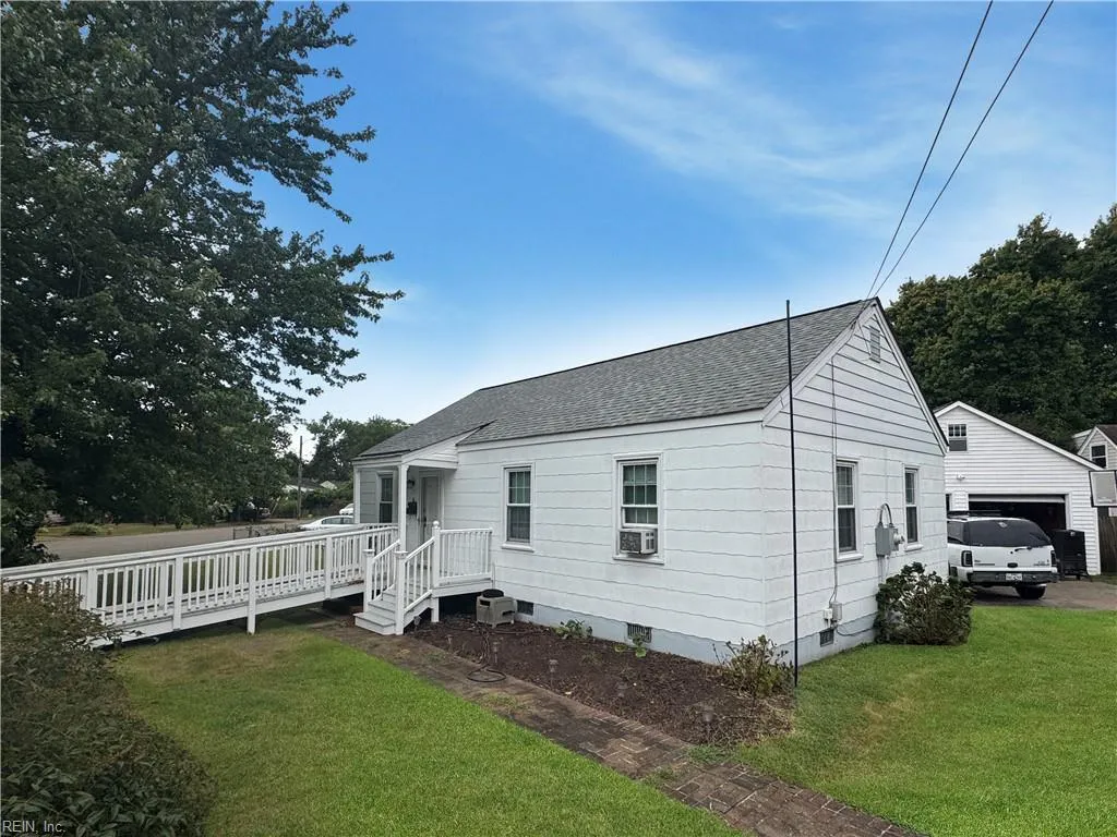 Hampton, Virginia 23669, United States, 3 Bedrooms Bedrooms, ,1 BathroomBathrooms,Residential,Active,208372