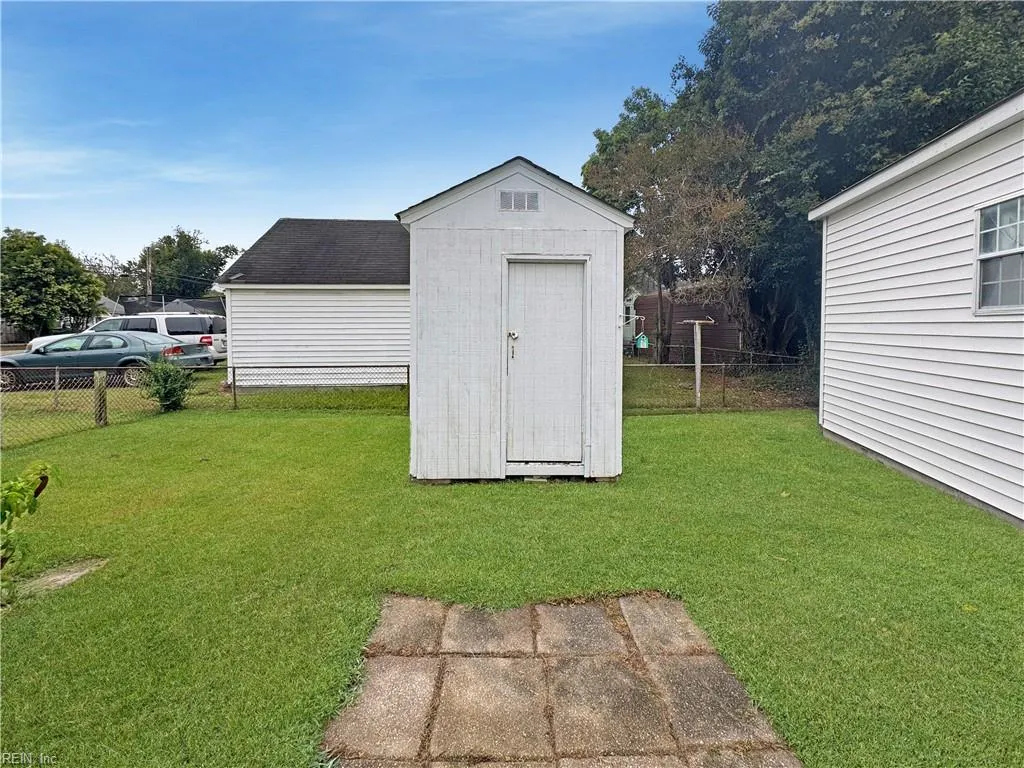 Hampton, Virginia 23669, United States, 3 Bedrooms Bedrooms, ,1 BathroomBathrooms,Residential,Active,208372