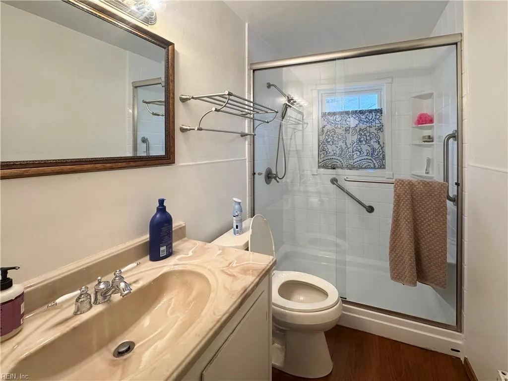 Hampton, Virginia 23669, United States, 3 Bedrooms Bedrooms, ,1 BathroomBathrooms,Residential,Active,208372