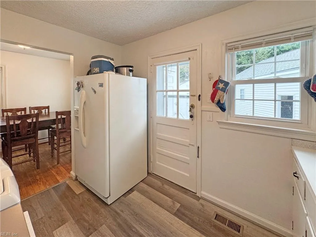 Hampton, Virginia 23669, United States, 3 Bedrooms Bedrooms, ,1 BathroomBathrooms,Residential,Active,208372