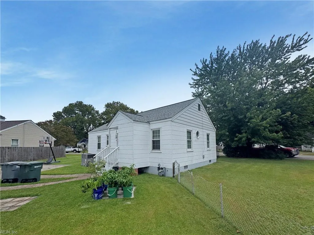 Hampton, Virginia 23669, United States, 3 Bedrooms Bedrooms, ,1 BathroomBathrooms,Residential,Active,208372