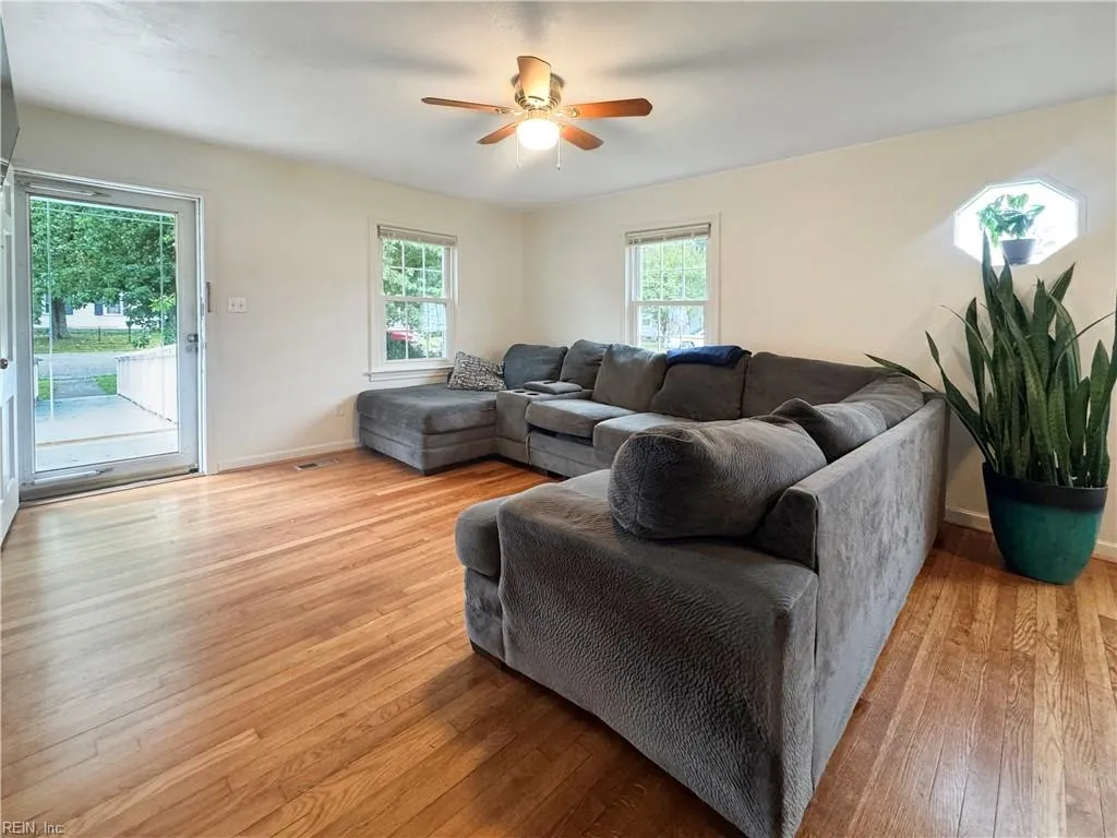 Hampton, Virginia 23669, United States, 3 Bedrooms Bedrooms, ,1 BathroomBathrooms,Residential,Active,208372