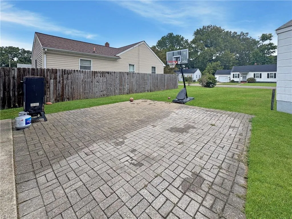 Hampton, Virginia 23669, United States, 3 Bedrooms Bedrooms, ,1 BathroomBathrooms,Residential,Active,208372