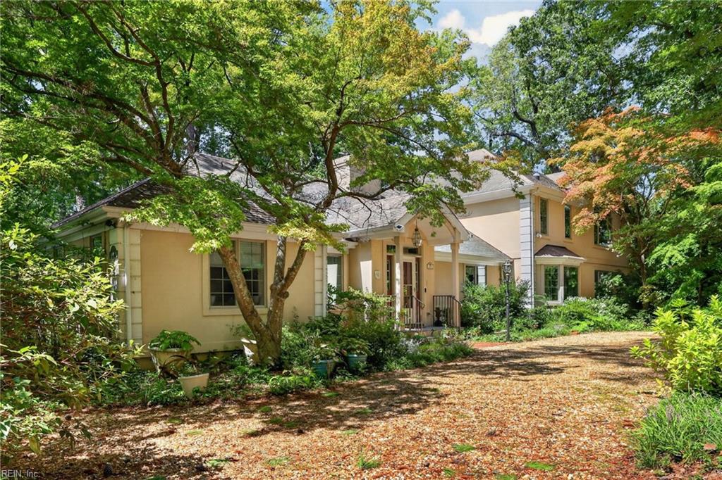 Photo of 800 Linkhorn Drive, Virginia Beach, VA 23451 (MLS # 10651965)