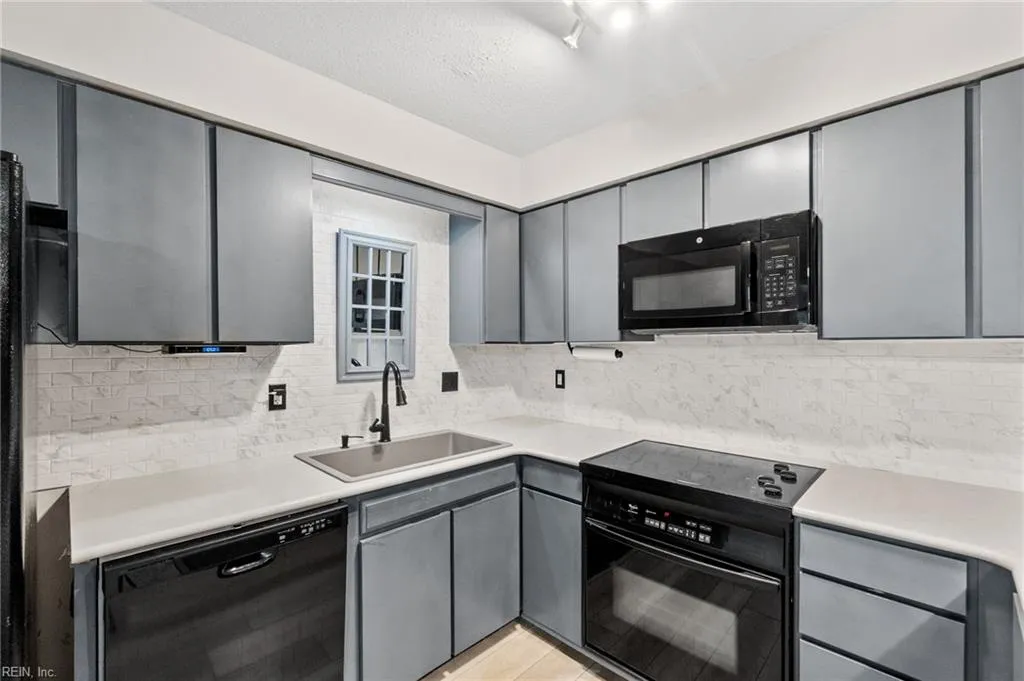 Virginia Beach, Virginia 23451, United States, 2 Bedrooms Bedrooms, ,2 BathroomsBathrooms,Residential,Active,219722