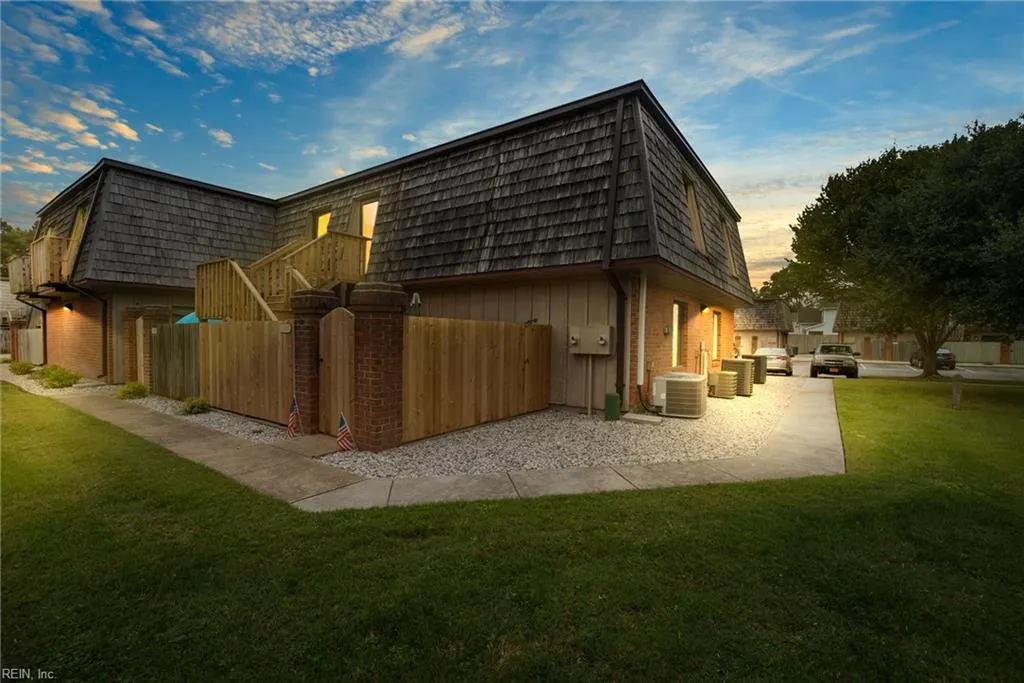 Virginia Beach, Virginia 23451, United States, 2 Bedrooms Bedrooms, ,2 BathroomsBathrooms,Residential,Active,219722