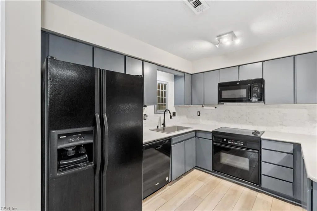 Virginia Beach, Virginia 23451, United States, 2 Bedrooms Bedrooms, ,2 BathroomsBathrooms,Residential,Active,219722