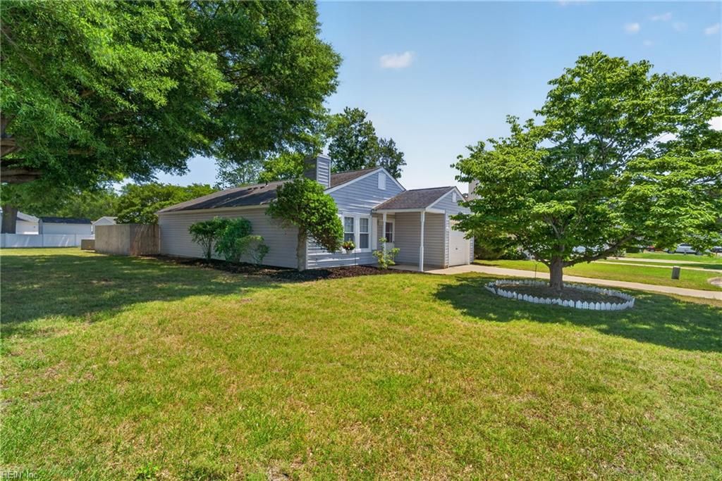 Photo of 1213 Saddleback Landing, Chesapeake, VA 23320 (MLS # 10635426)