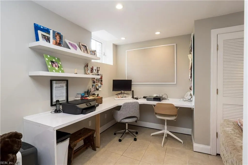 Virginia Beach, Virginia 23451, United States, 4 Bedrooms Bedrooms, ,5 BathroomsBathrooms,Residential,Pending,28442