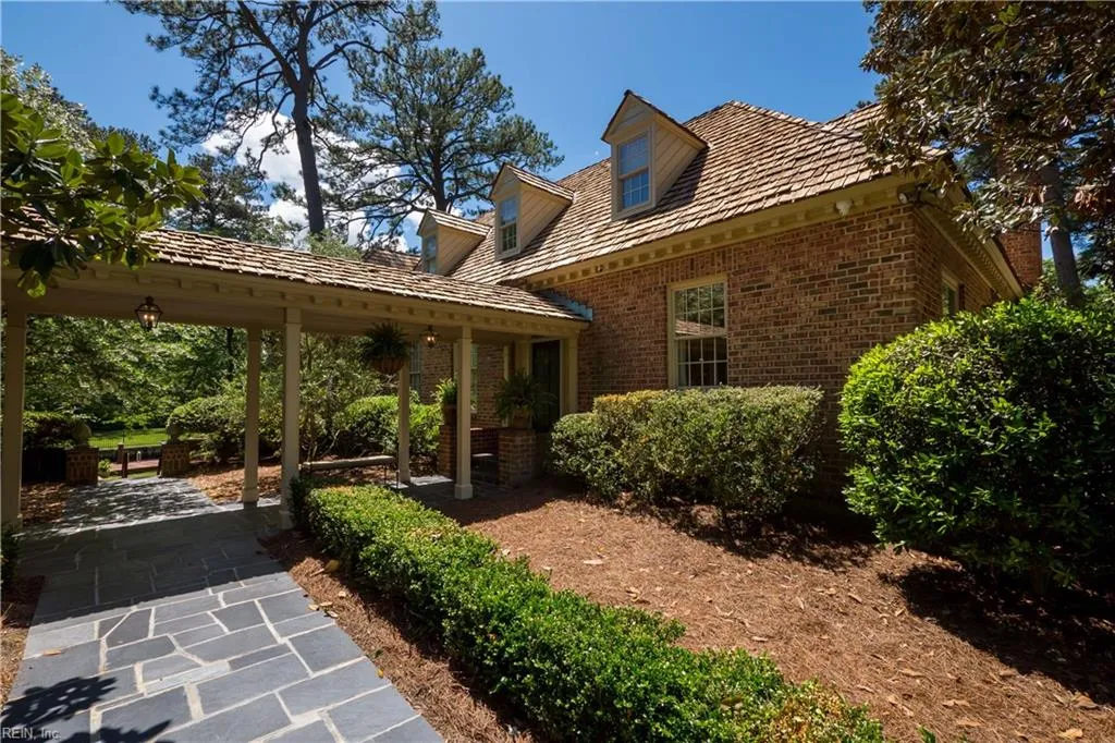 Virginia Beach, Virginia 23451, United States, 4 Bedrooms Bedrooms, ,5 BathroomsBathrooms,Residential,Pending,28442