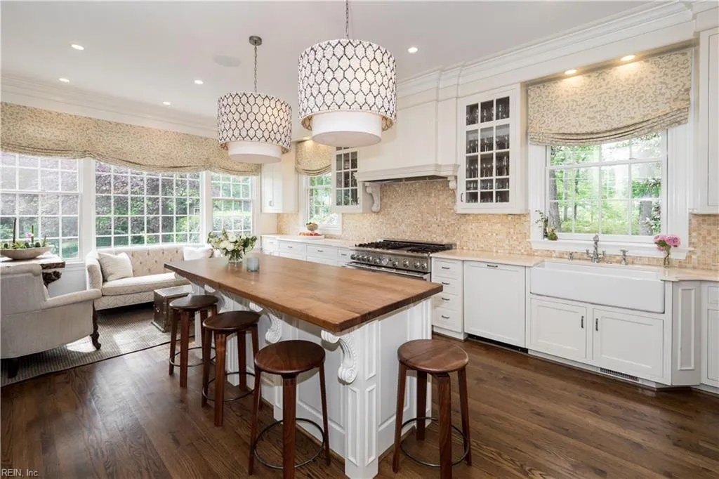 Virginia Beach, Virginia 23451, United States, 4 Bedrooms Bedrooms, ,5 BathroomsBathrooms,Residential,Pending,28442