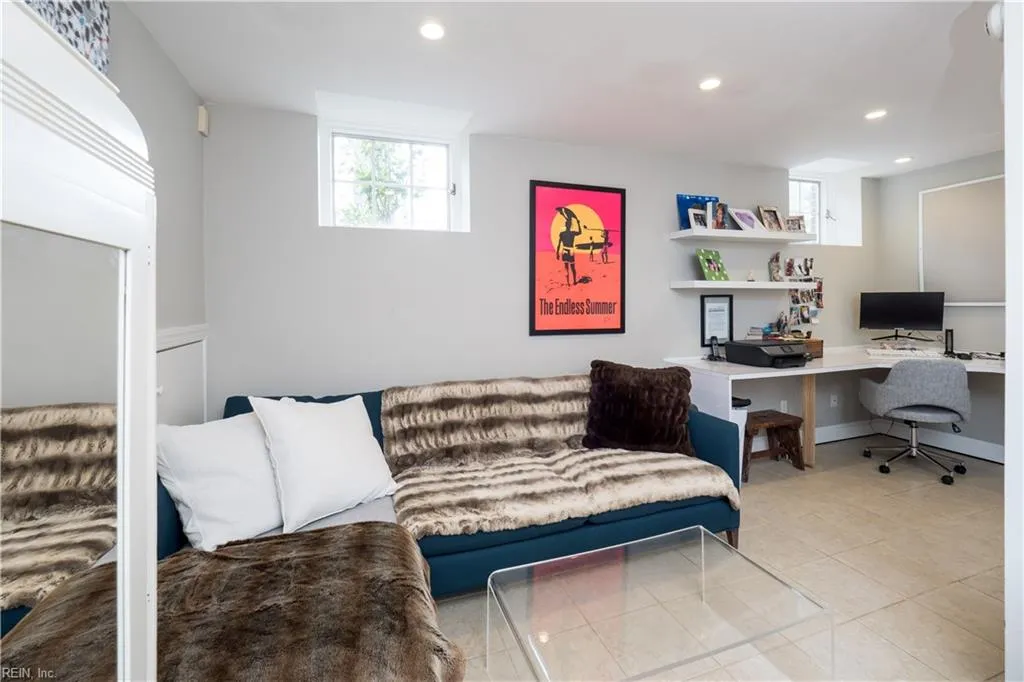 Virginia Beach, Virginia 23451, United States, 4 Bedrooms Bedrooms, ,5 BathroomsBathrooms,Residential,Pending,28442