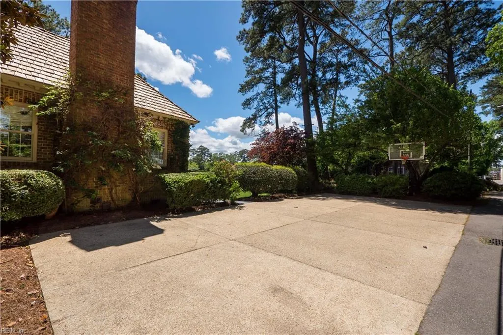 Virginia Beach, Virginia 23451, United States, 4 Bedrooms Bedrooms, ,5 BathroomsBathrooms,Residential,Pending,28442