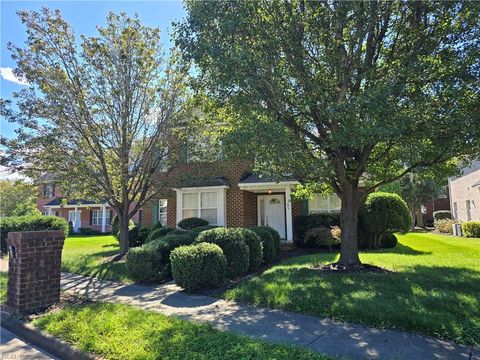 Photo of 905 Riddlehurst Avenue, Chesapeake, VA 23320 (MLS # 10605253)