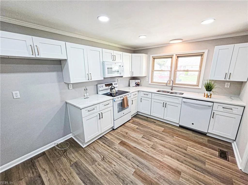 5341 Roslyn Drive