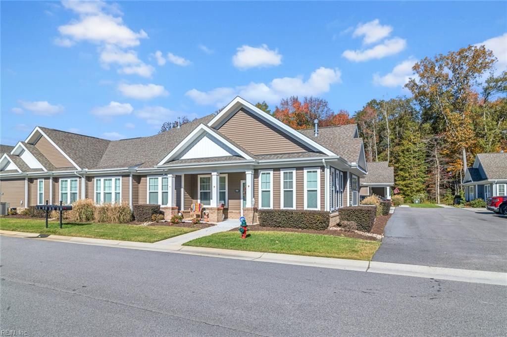 Photo of 936 Biltmore Way #37, Chesapeake, VA 23320 (MLS # 10627181)