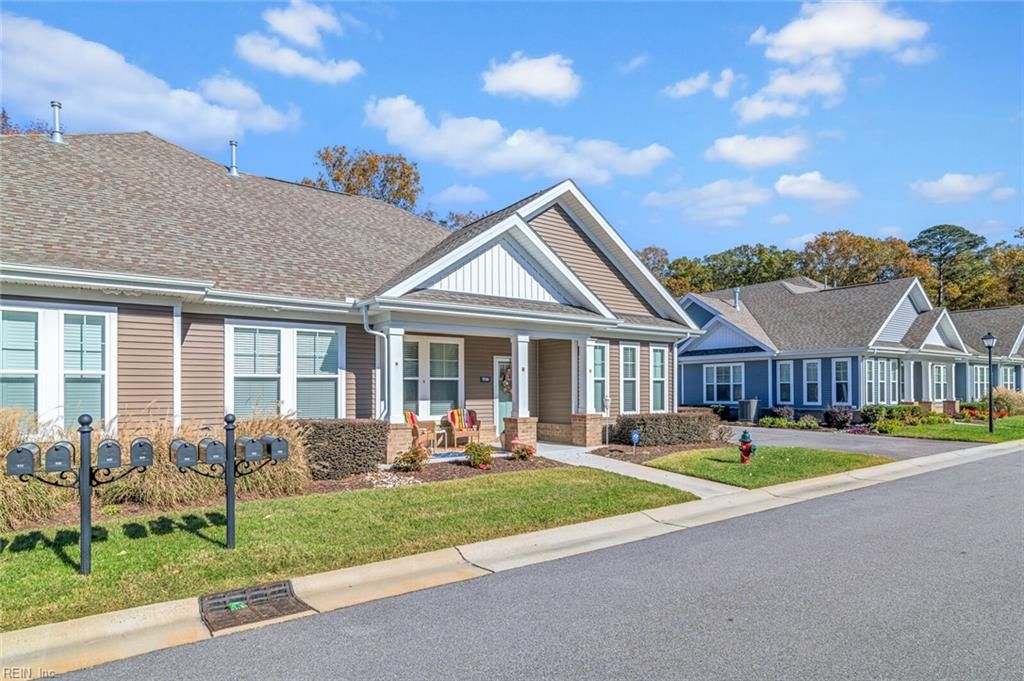 Photo of 936 Biltmore Way #37, Chesapeake, VA 23320 (MLS # 10627181)