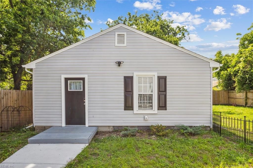 Photo of 250 N 4th Street #2, Hampton, VA 23664 (MLS # 10625671)