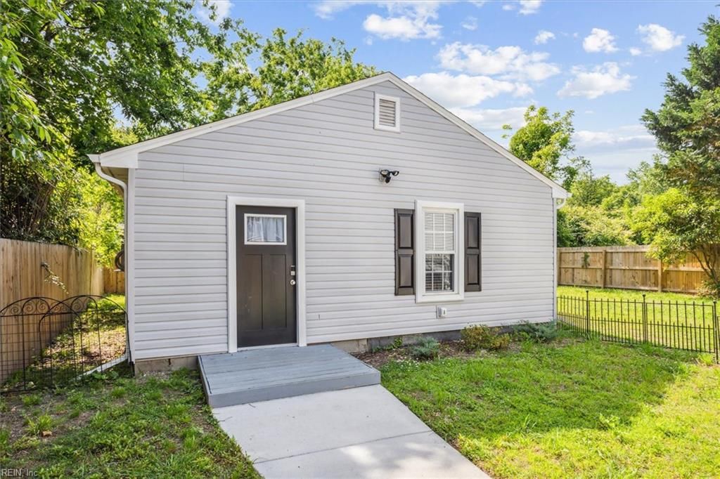 Photo of 250 N 4th Street #2, Hampton, VA 23664 (MLS # 10625671)