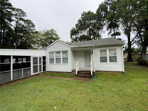 Photo of 116 Latham Drive, Newport News, VA 23605 (MLS # 10608215)