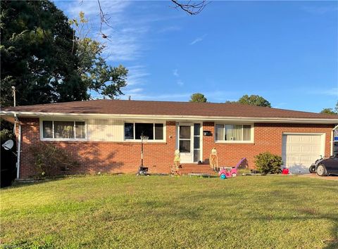 Photo of 6 Gwynn Circle, Newport News, VA 23602 (MLS # 10606737)