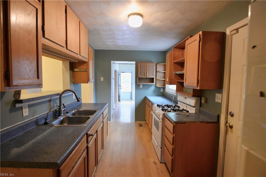 Photo of 2011 Holladay Street, Portsmouth, VA 23704 (MLS # 10617567)