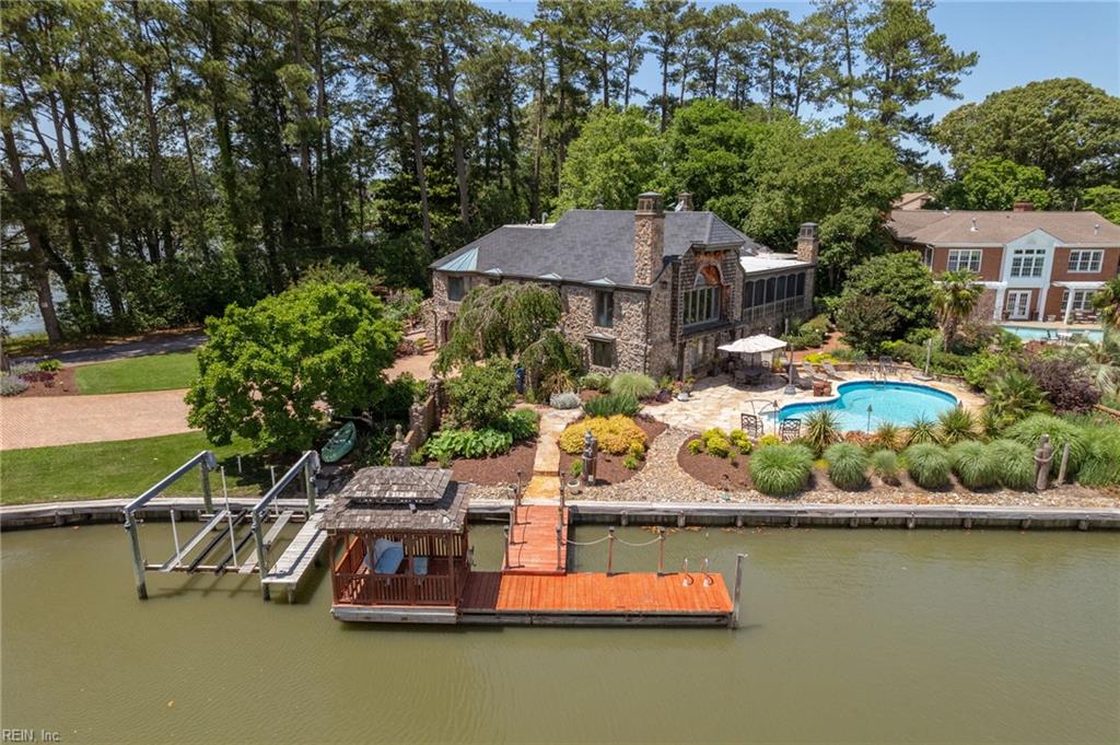 675 Thalia Point RD