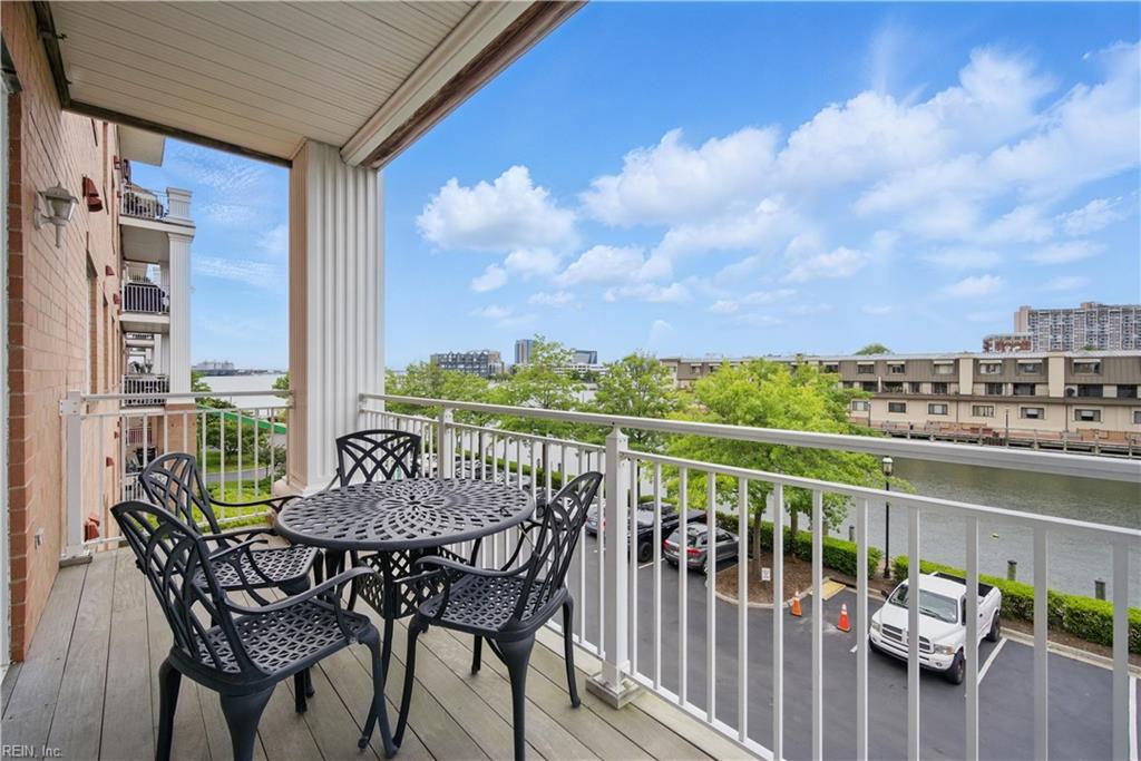 305 Brooke AVE 208