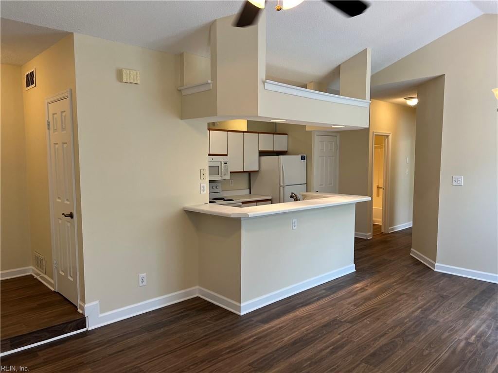 Photo of 3201 Jade Court #304, Virginia Beach, VA 23451 (MLS # 10647724)