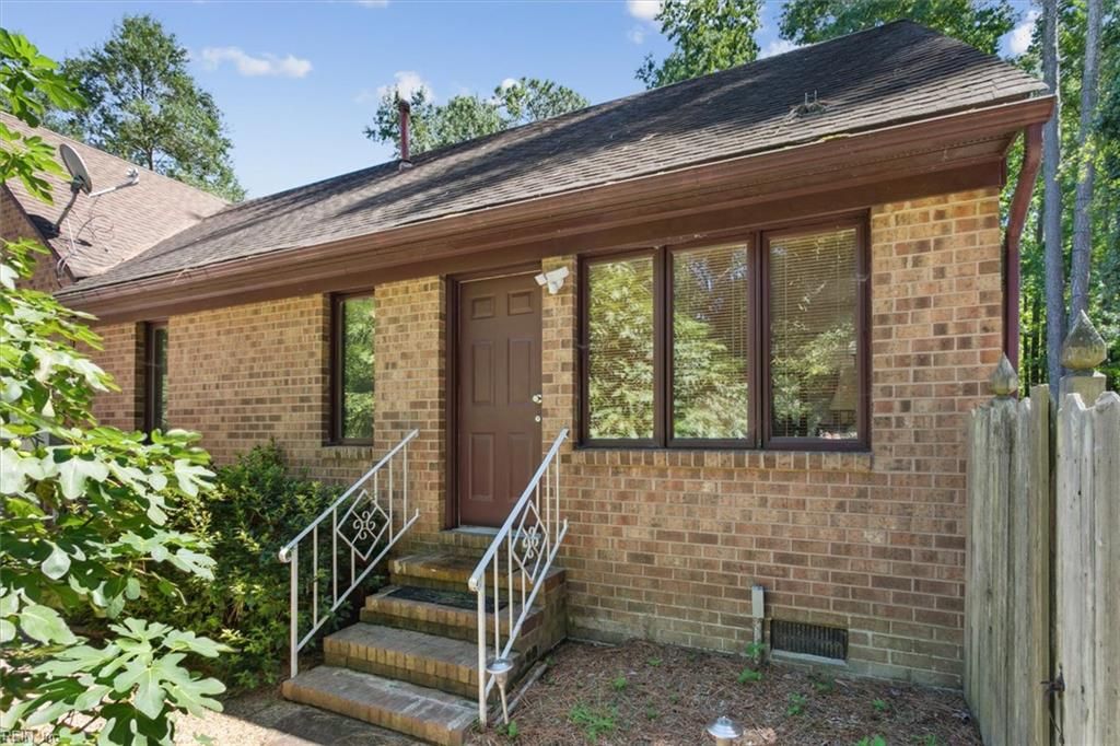 Photo of 1013 Marlbank Drive, Yorktown, VA 23692 (MLS # 10615767)