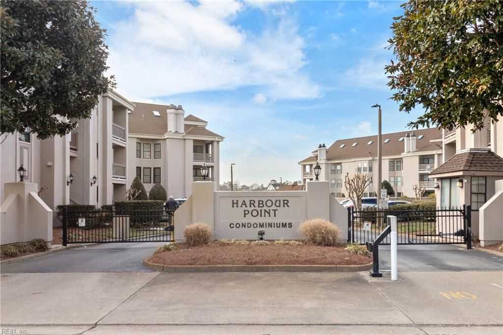 Photo of 407 Harbour Point #204, Virginia Beach, VA 23451 (MLS # 10622671)