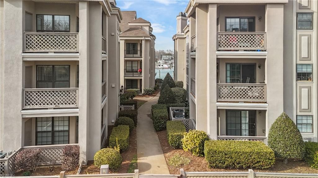 Photo of 407 Harbour Point #204, Virginia Beach, VA 23451 (MLS # 10622671)
