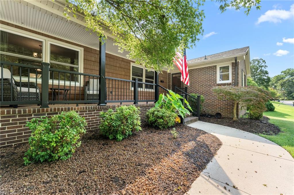 Photo of 12 Everett Drive, Newport News, VA 23602 (MLS # 10646166)