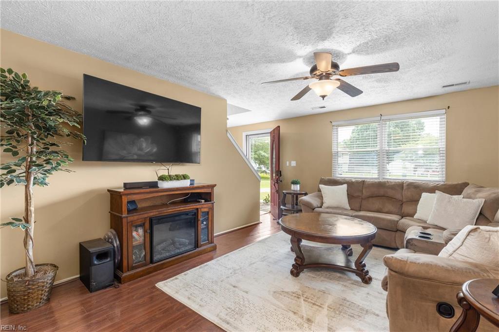 533 Ashwood DR