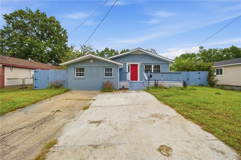 Photo of 218 Bradford Avenue, Norfolk, VA 23505 (MLS # 10636641)
