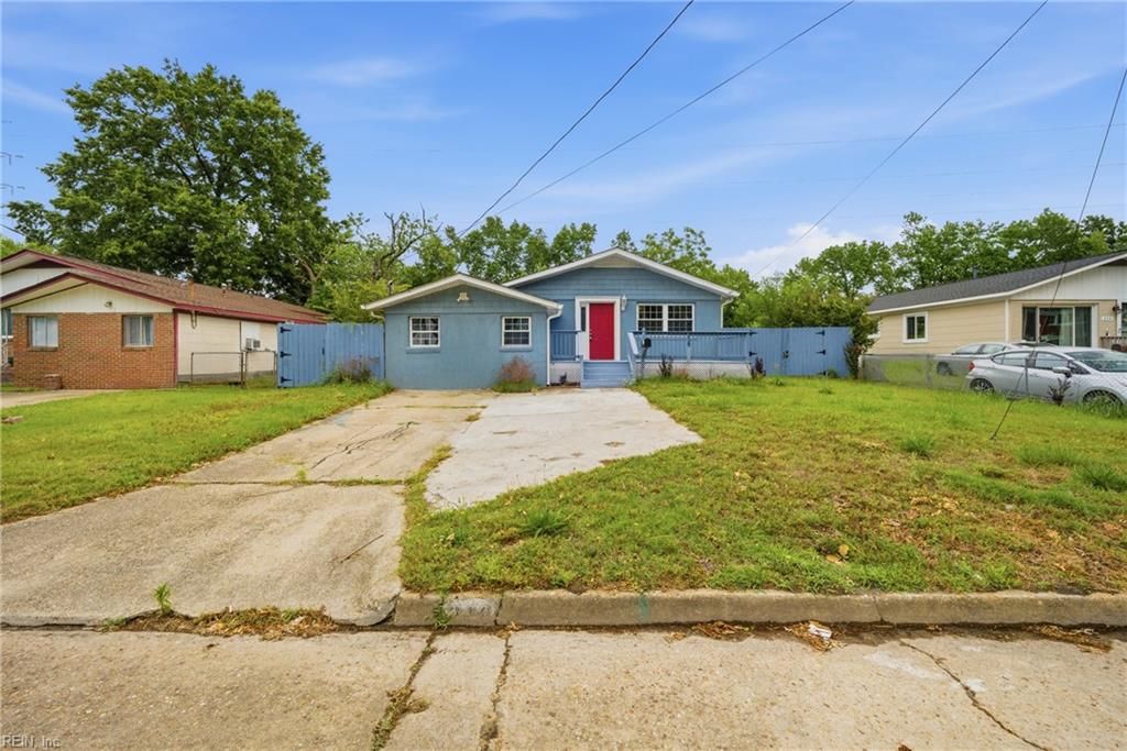 Photo of 218 Bradford Avenue, Norfolk, VA 23505 (MLS # 10636641)
