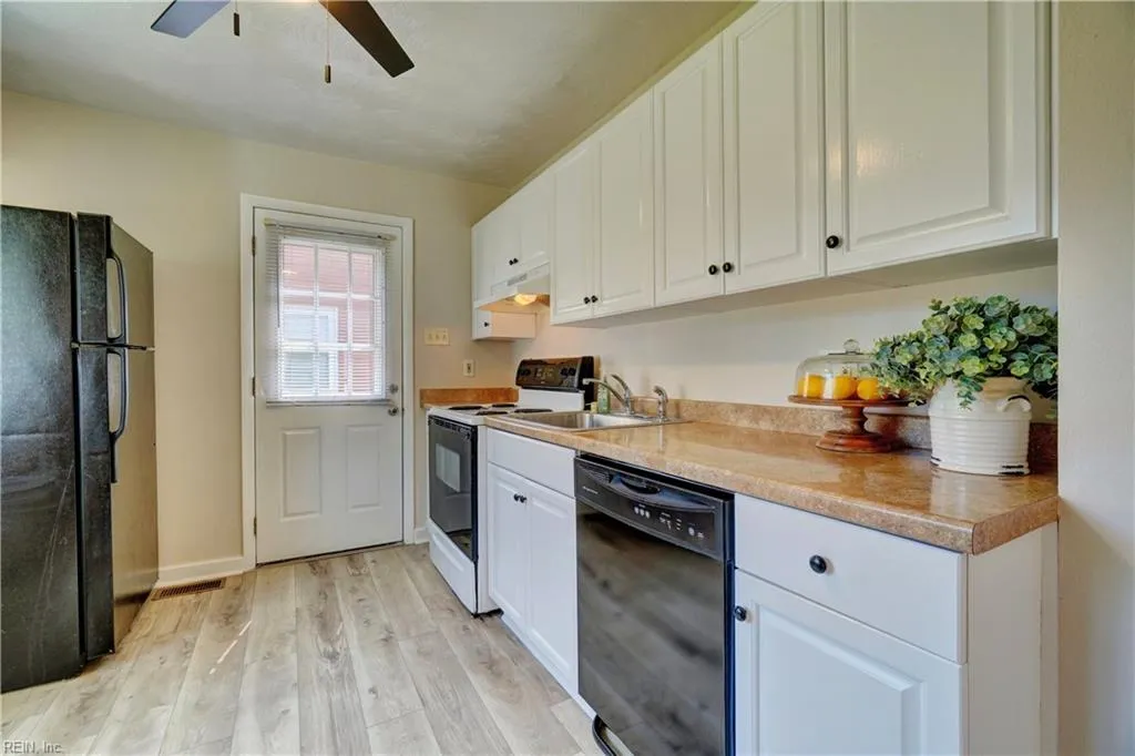 Norfolk, Virginia 23503, United States, 3 Bedrooms Bedrooms, ,1 BathroomBathrooms,Residential,Active,200563