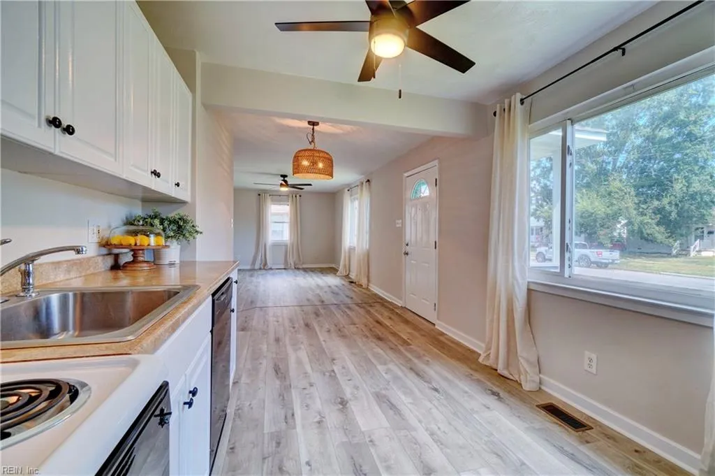 Norfolk, Virginia 23503, United States, 3 Bedrooms Bedrooms, ,1 BathroomBathrooms,Residential,Active,200563