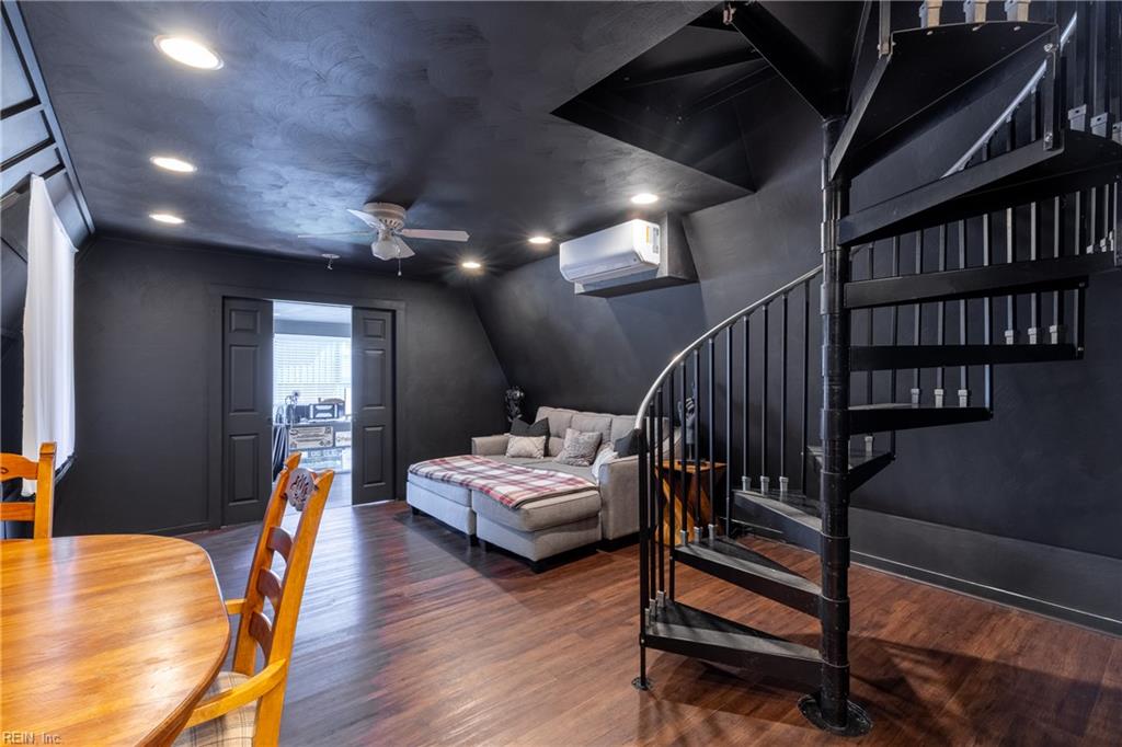 309 Pompano LN