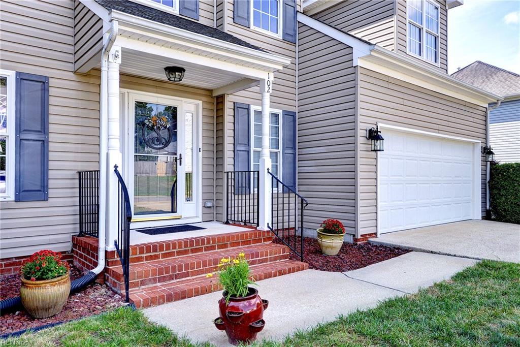 Photo of 102 Bluffs Circle, Williamsburg, VA 23185 (MLS # 10651445)