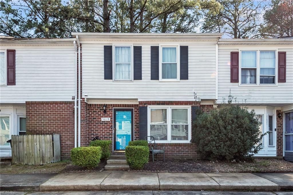 Photo of 5619 Picadilly Lane, Portsmouth, VA 23703 (MLS # 10625341)