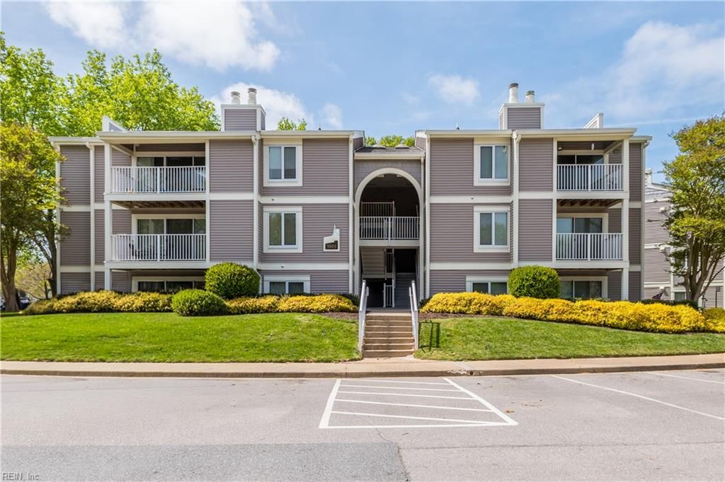 Photo of 1005 Autumn Woods Lane #108, Virginia Beach, VA 23454 (MLS # 10629276)