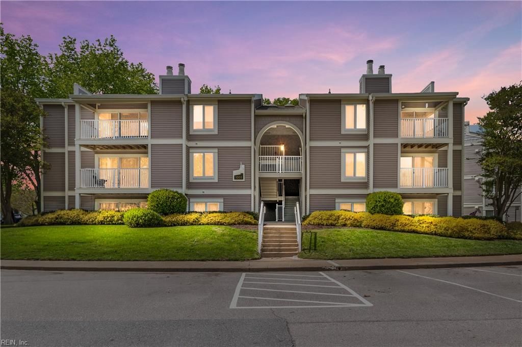 Photo of 1005 Autumn Woods Lane #108, Virginia Beach, VA 23454 (MLS # 10629276)