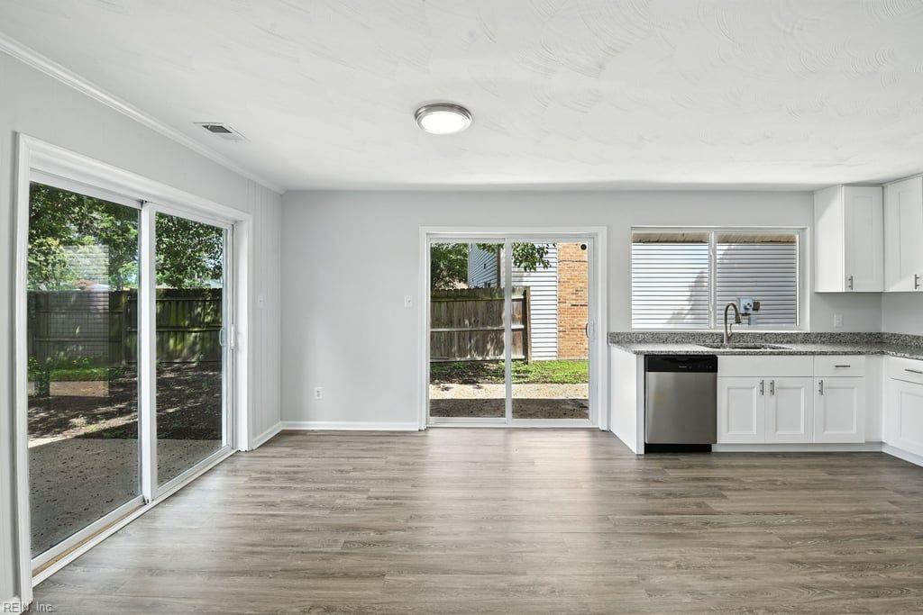 1205 Geranium CRES
