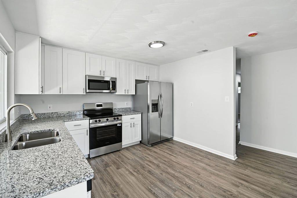 1205 Geranium CRES