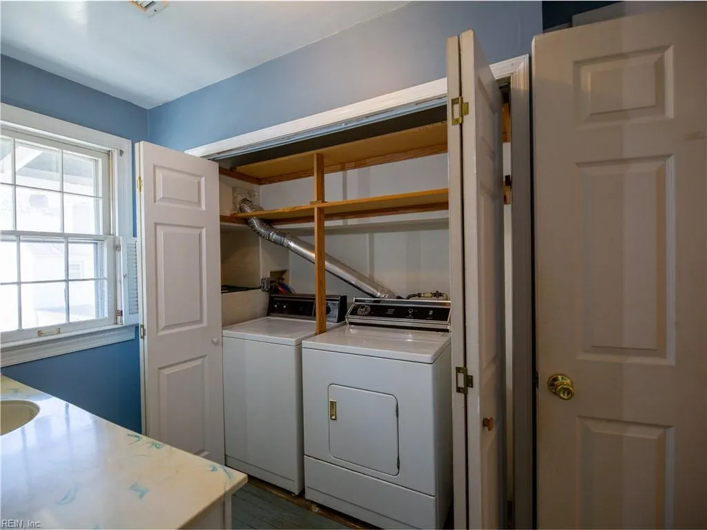 Portsmouth, Virginia 23704, United States, 4 Bedrooms Bedrooms, ,3 BathroomsBathrooms,Residential,Active,99105